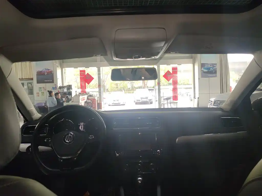 Volkswagen Sagitar 2018 280TSI DSG Spark Edition фото 15