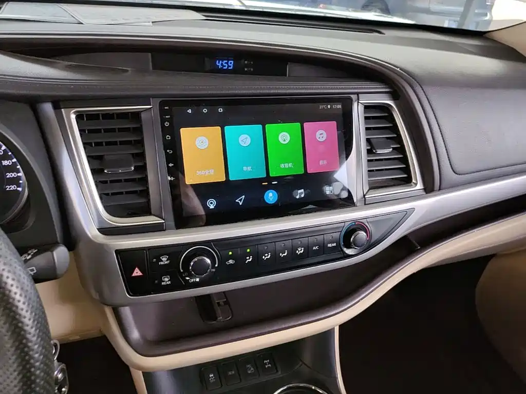 Photo 13 - Toyota Highlander