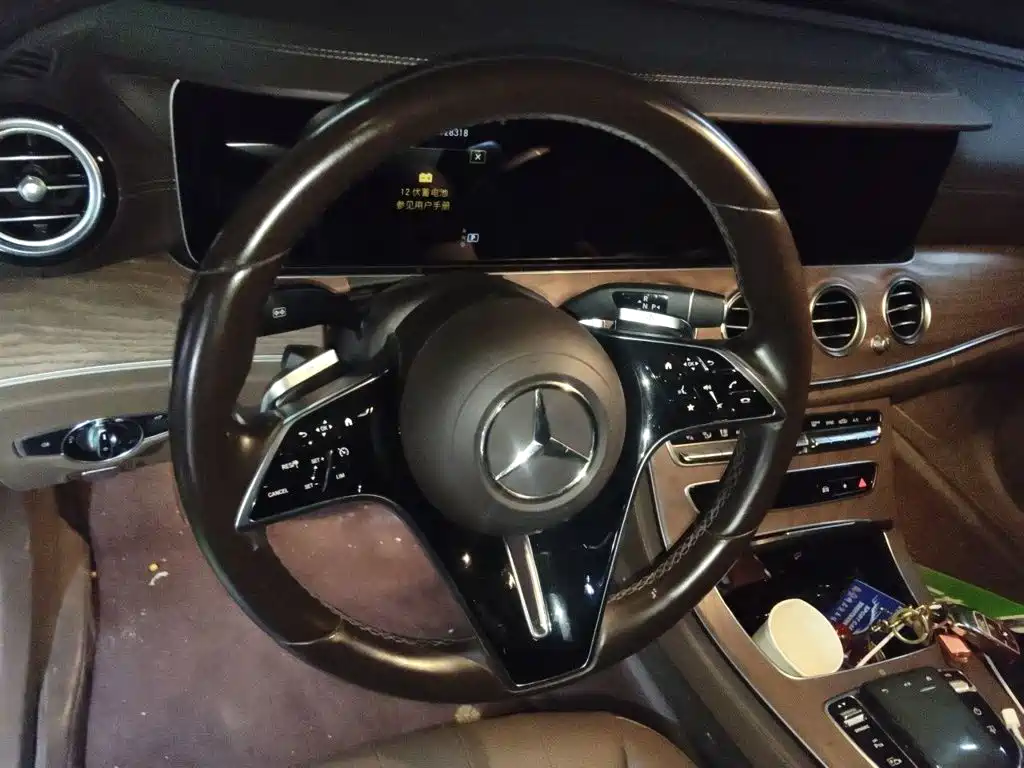 Фото 3 - Mercedes-Benz E-Class