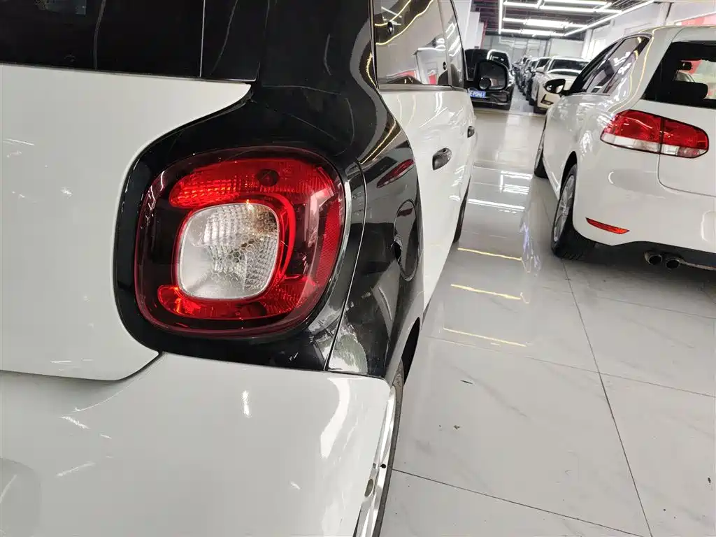 smart forfour 2019 2018 1.0L 52kW Agile Edition