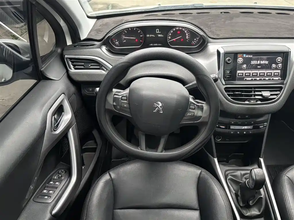Peugeot 2008 2014 1.6L Manual Fashion Edition фото 12