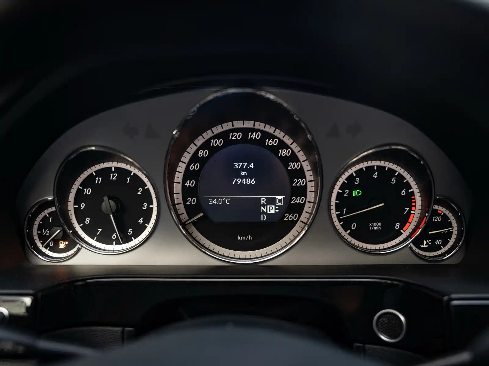 صورة 11 - Mercedes-Benz E-Class (Import)
