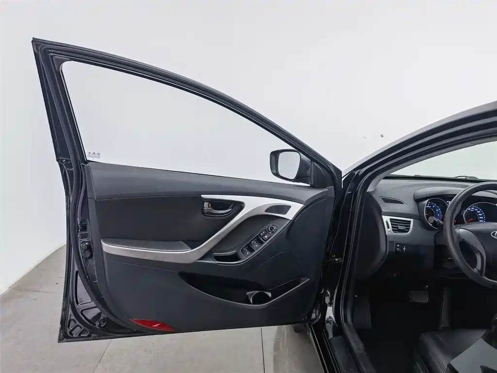 Hyundai Langdong 2012 1.6L Automatic Fashion фото 8