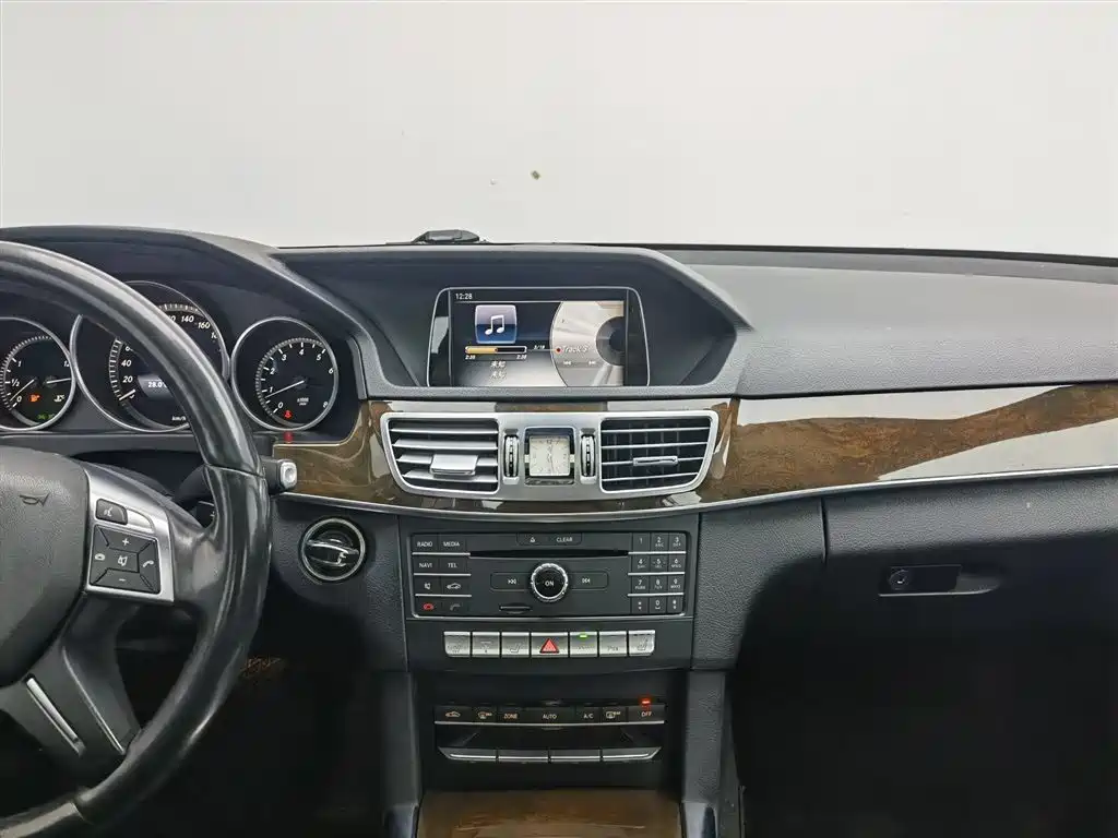 Mercedes-Benz E-Class 2015 E 260 L Luxury фото 12