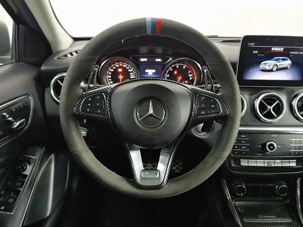 Mercedes-Benz GLA 2018 GLA 200 Dynamic фото 11