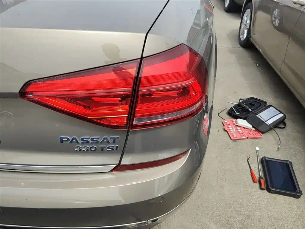 Volkswagen Passat 2016 330TSI DSG Executive Edition фото 24