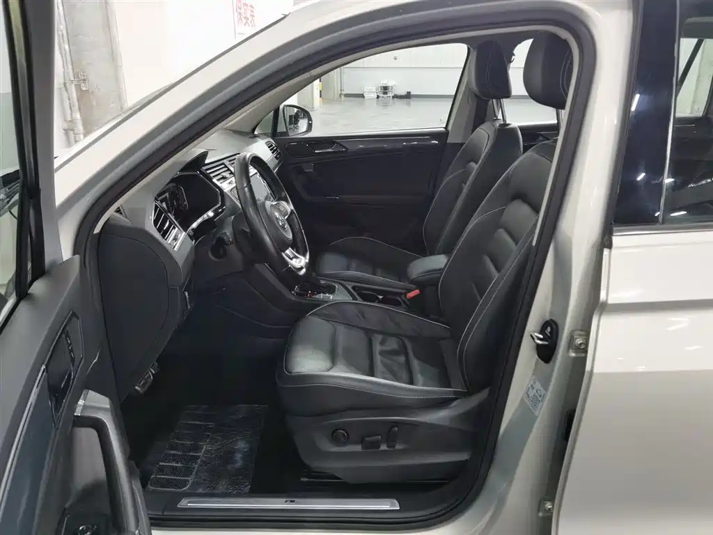 Volkswagen Tiguan L 2020 330TSI Auto 2WD R-Line Flagship China VI фото 10