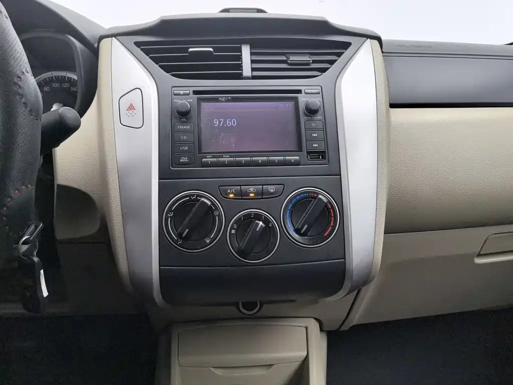 Venucia R50 2014 2013 1.6L Manual Fashion