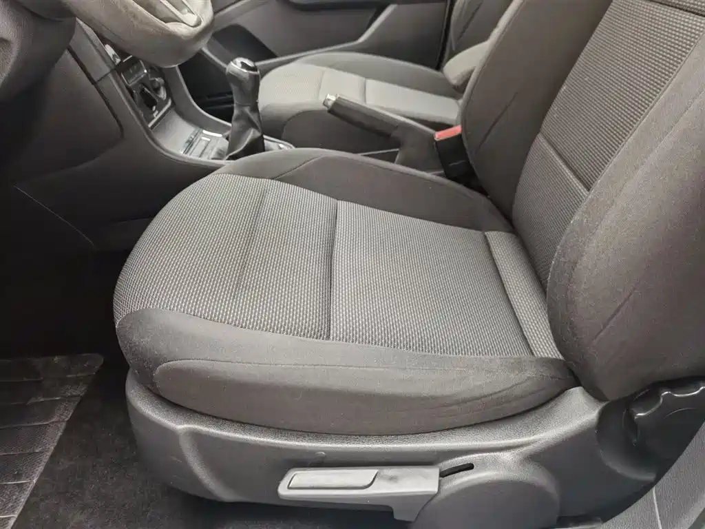 Volkswagen Bora 2018 1.5L Manual Fashion фото 20