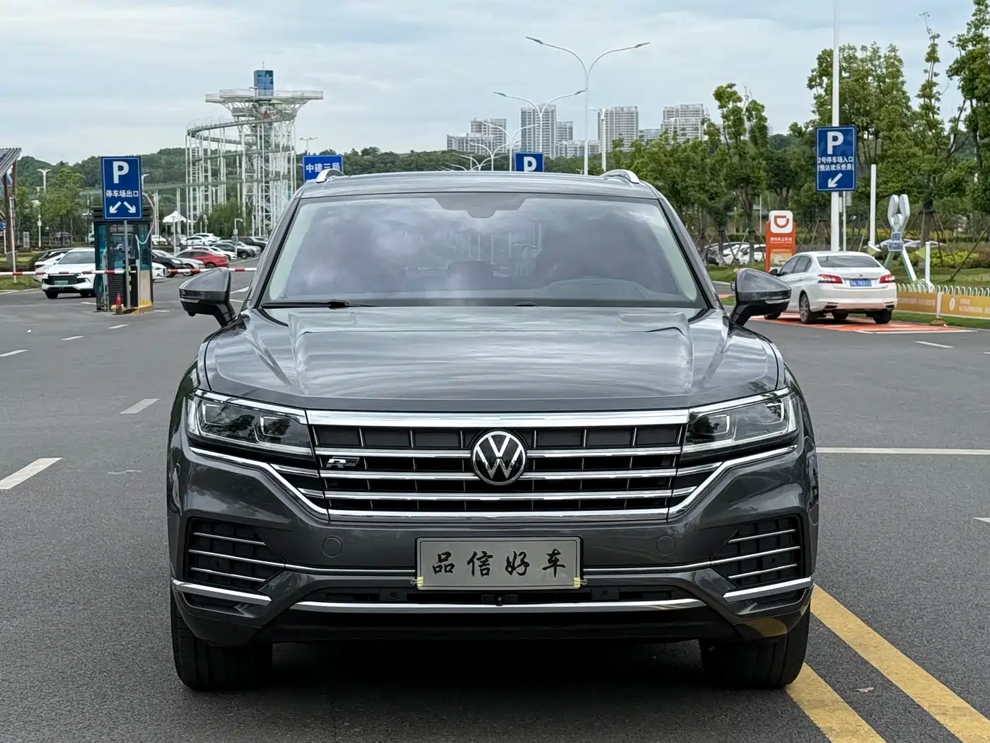 VOLKSWAGEN TOUAREG