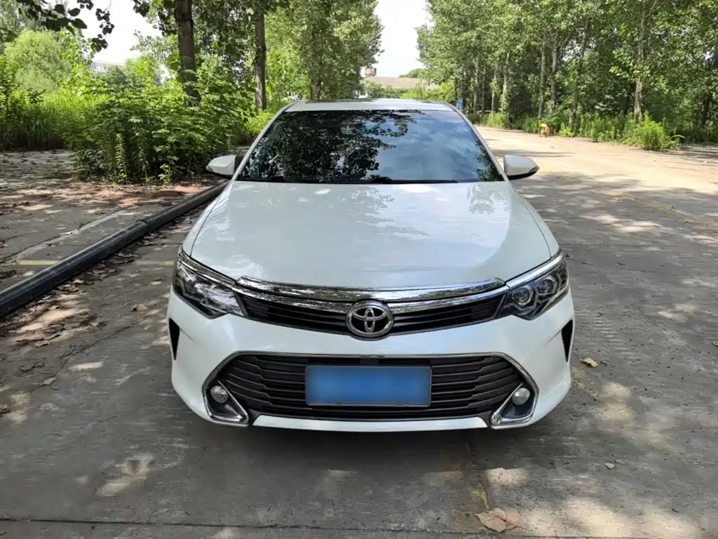 Фото 3 - Toyota Camry