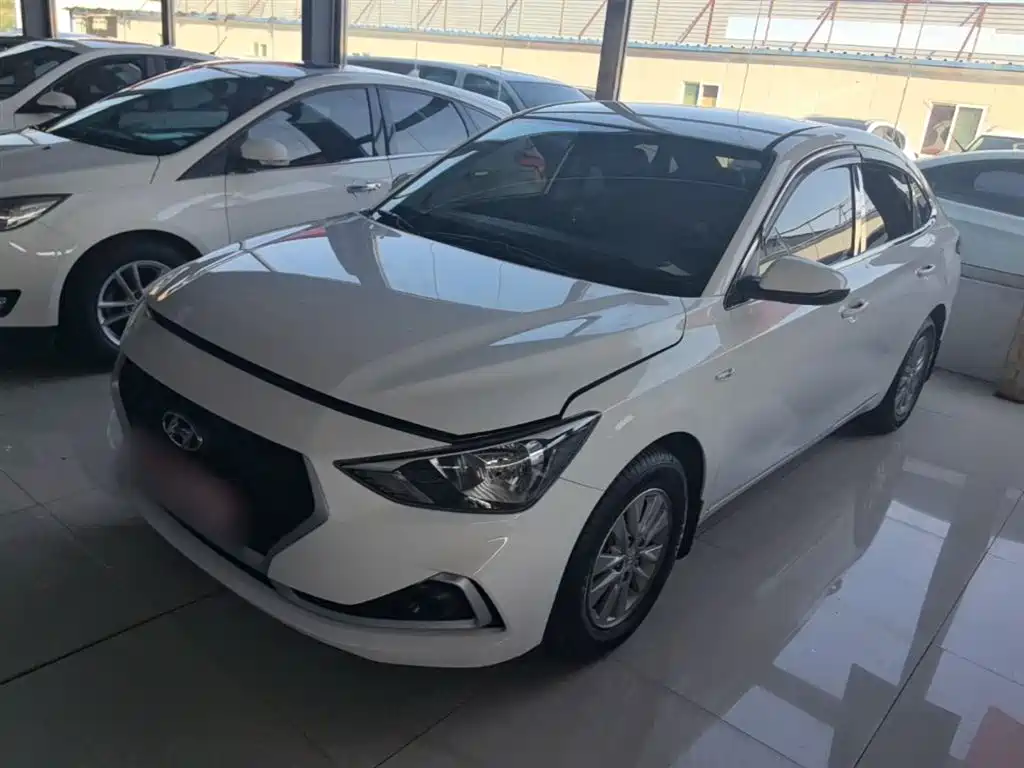 Hyundai Elantra 2018 1.6L Automatic Pleasing Edition GL China VI фото 2