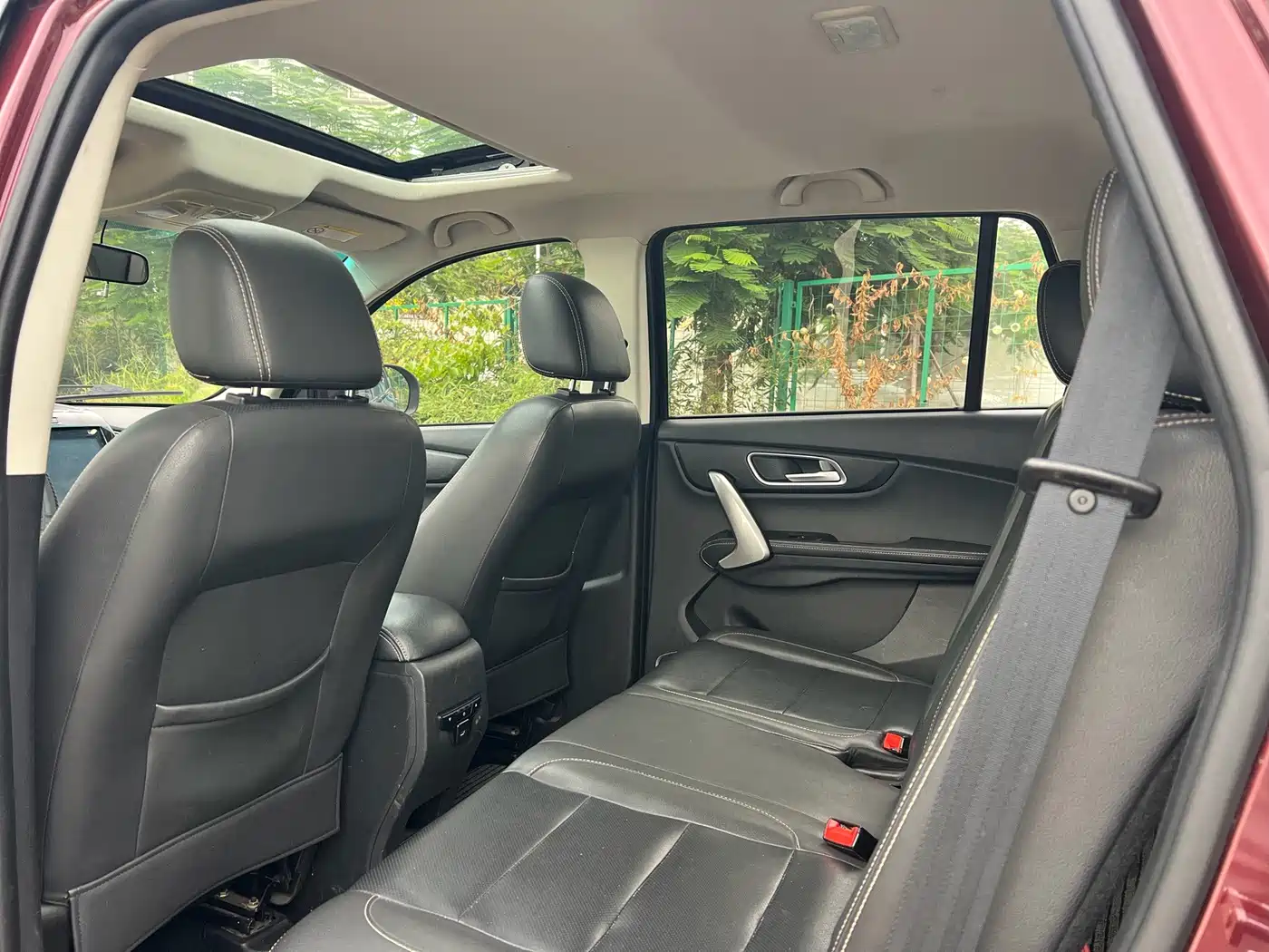 SWM Motor SWM X7 2017 2016 1.8L Manual Luxury 7-seater