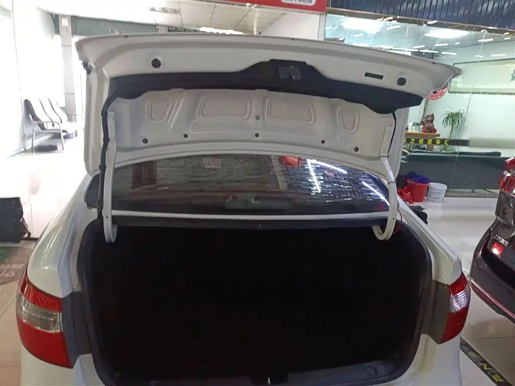 Kia K2 2012 Sedan 1.4L AT GLS Commemorative Edition фото 19