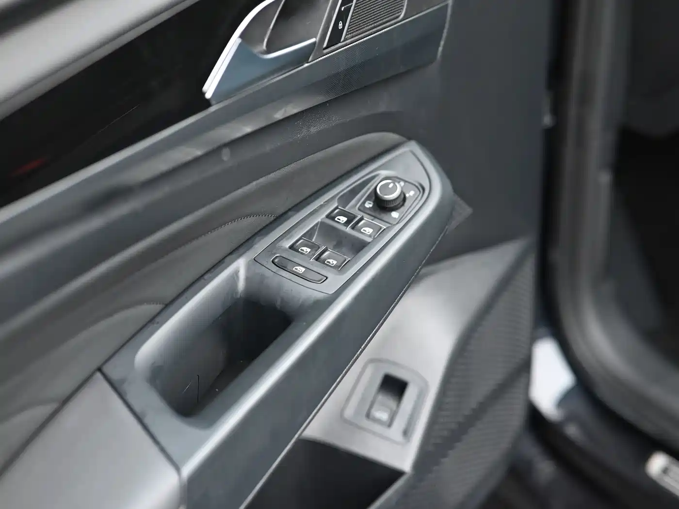 Volkswagen Passat 2023 330TSI Starlight Elite Edition фото 12