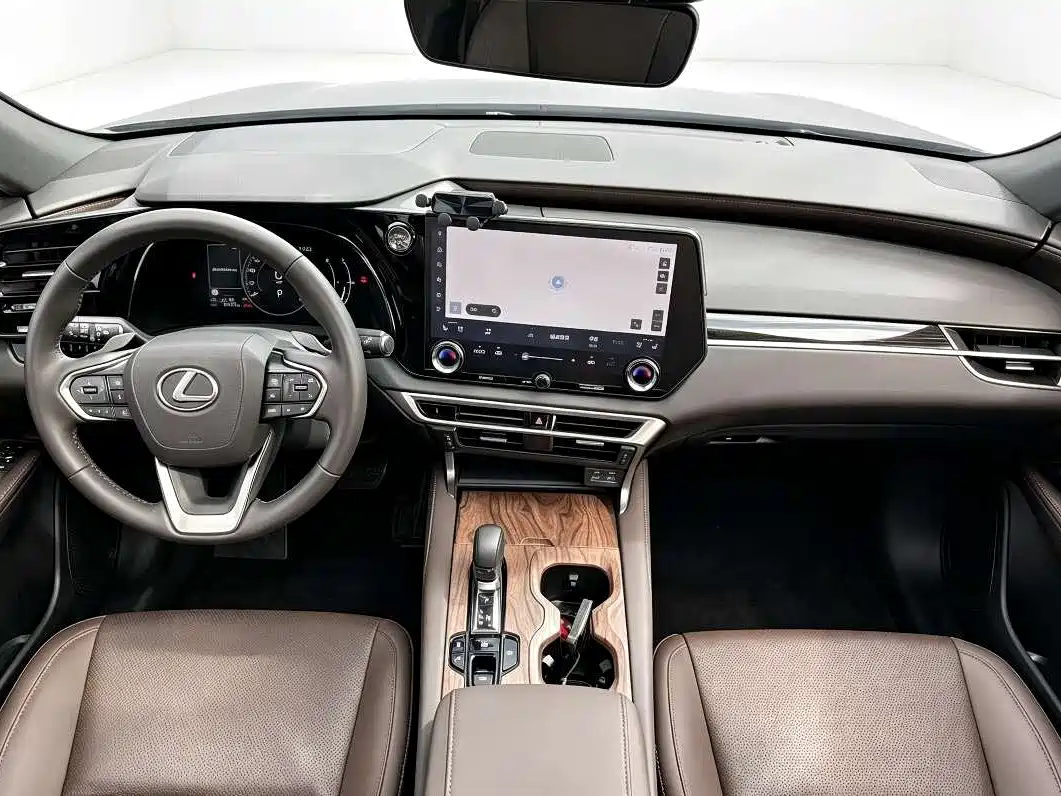 Photo 4 - Lexus RX