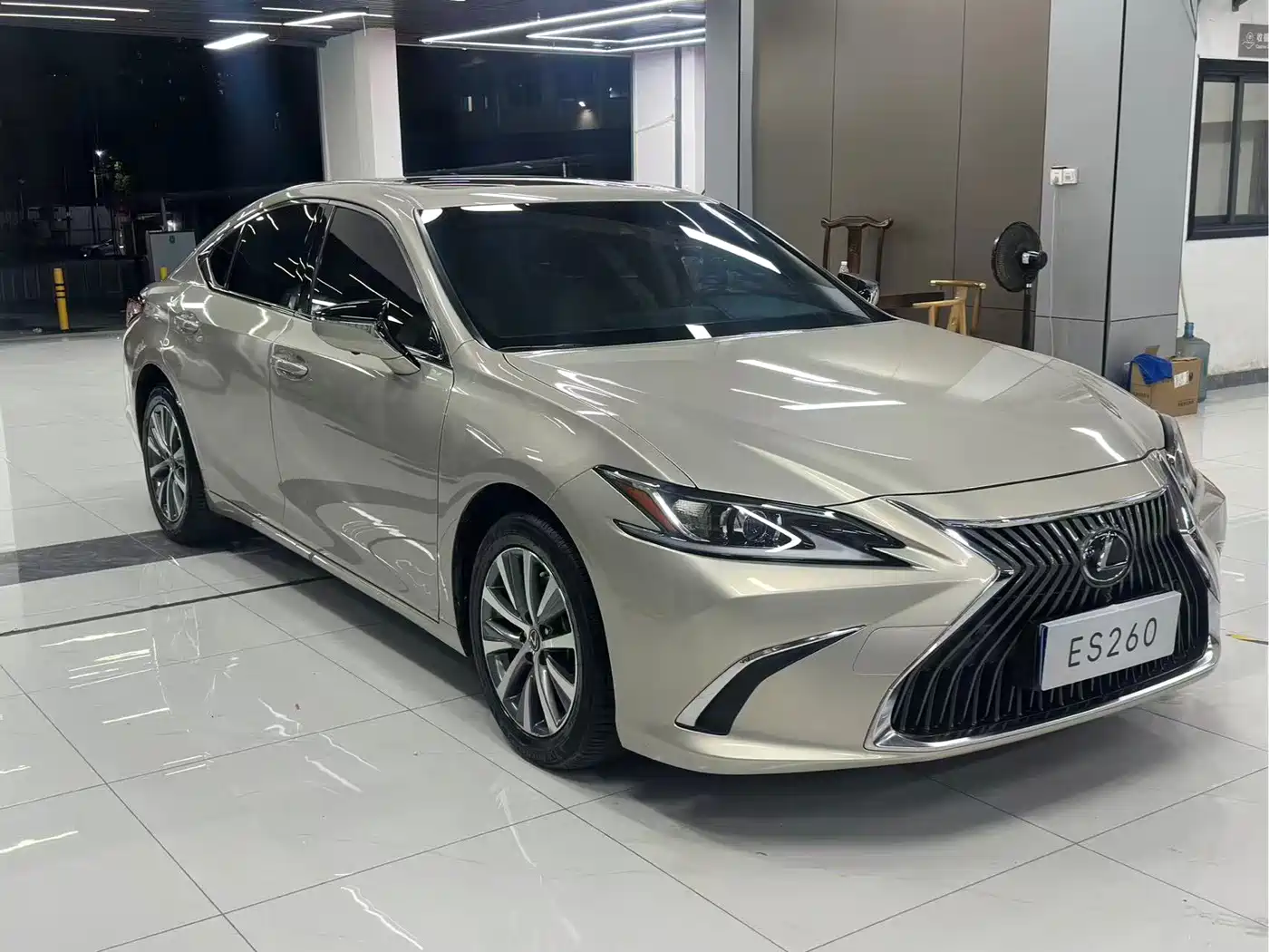 Фото 3 - Lexus ES
