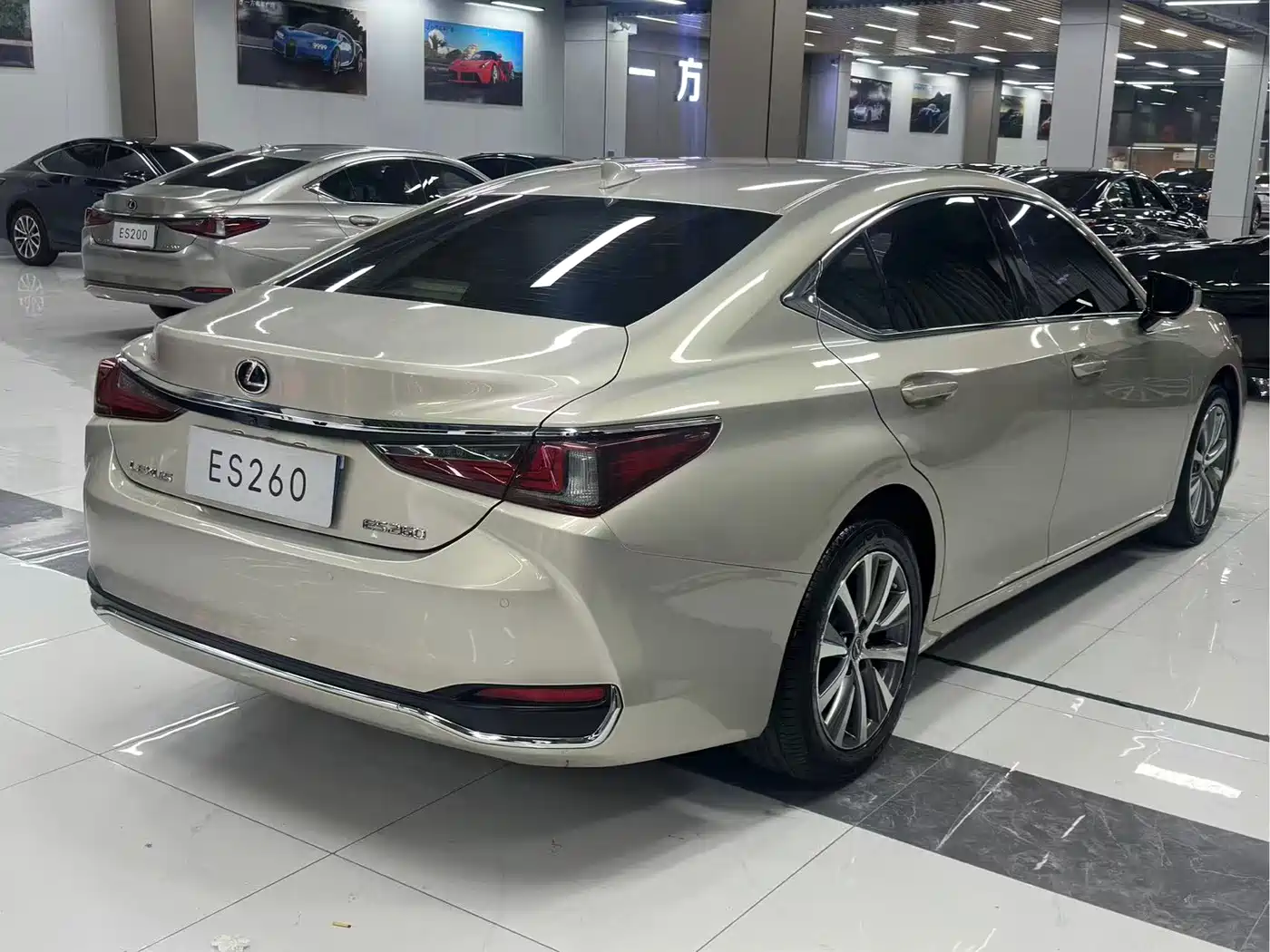 Фото 7 - Lexus ES