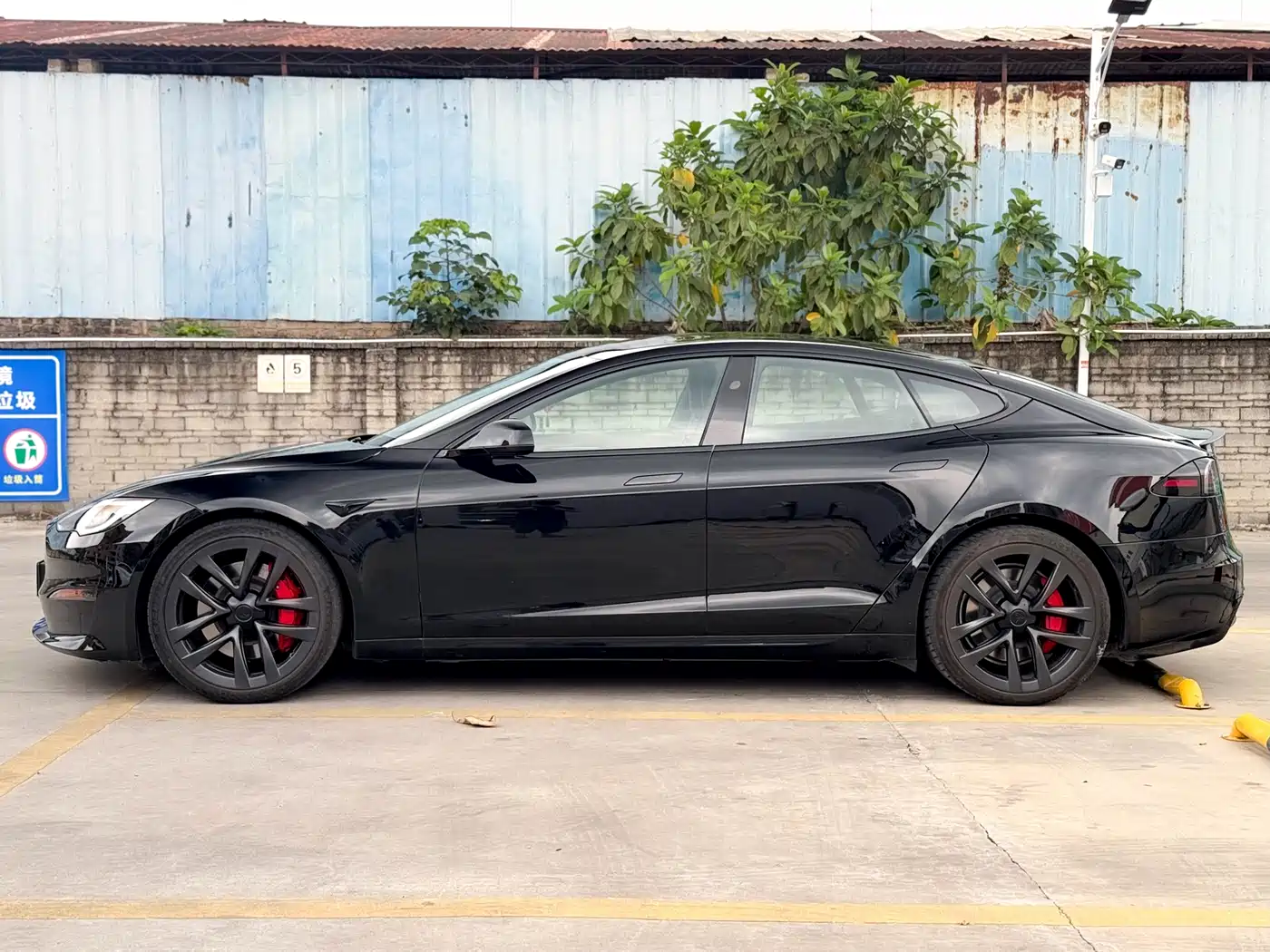 TESLA MODEL S