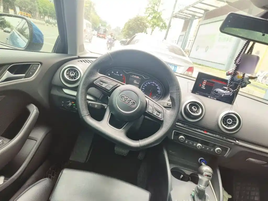 Audi A3 2017 Sportback 35 TFSI Sport фото 3