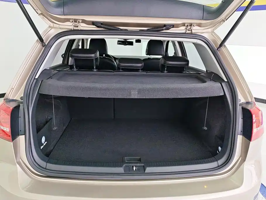 Фото 4 - Volkswagen Golf