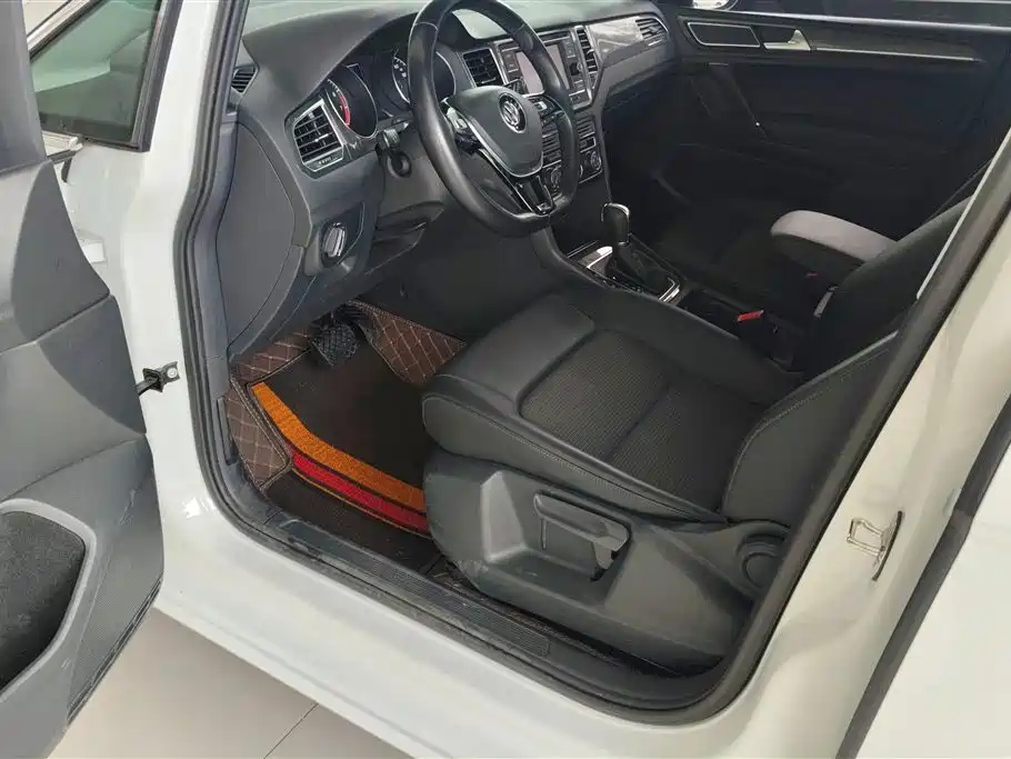 Volkswagen Golf Sportsvan 2018 230TSI Automatic Progressive фото 9