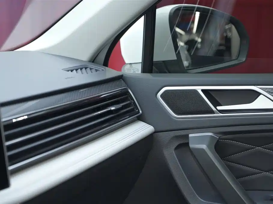 Volkswagen Tiguan L 2023 Facelift 330TSI Auto FWD R-Line Premium фото 14