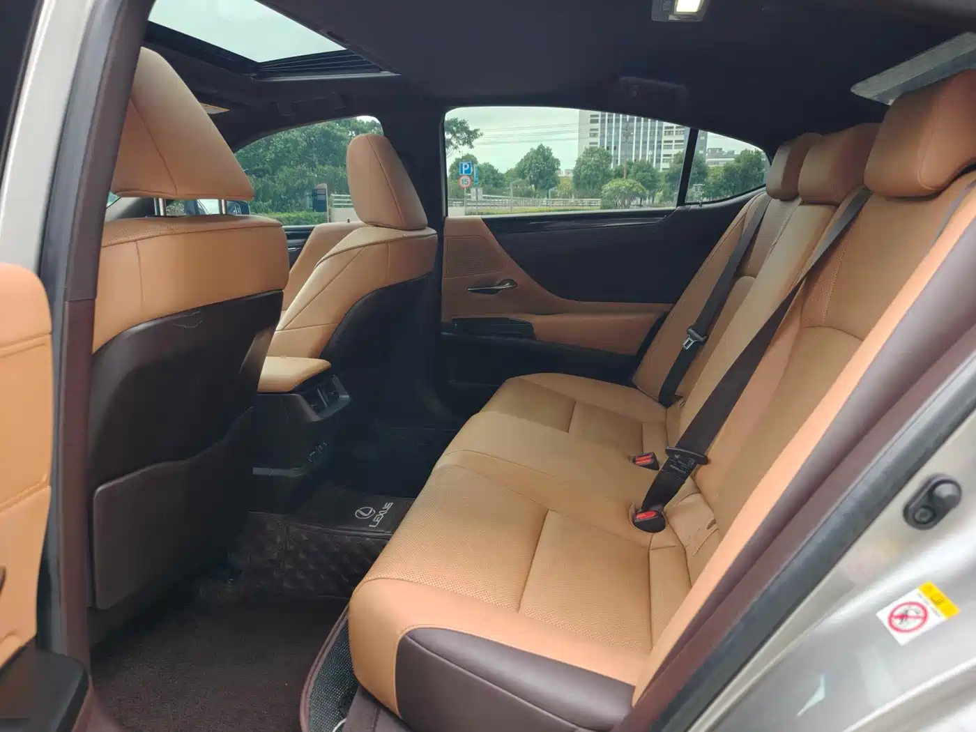 Фото 7 - Lexus ES