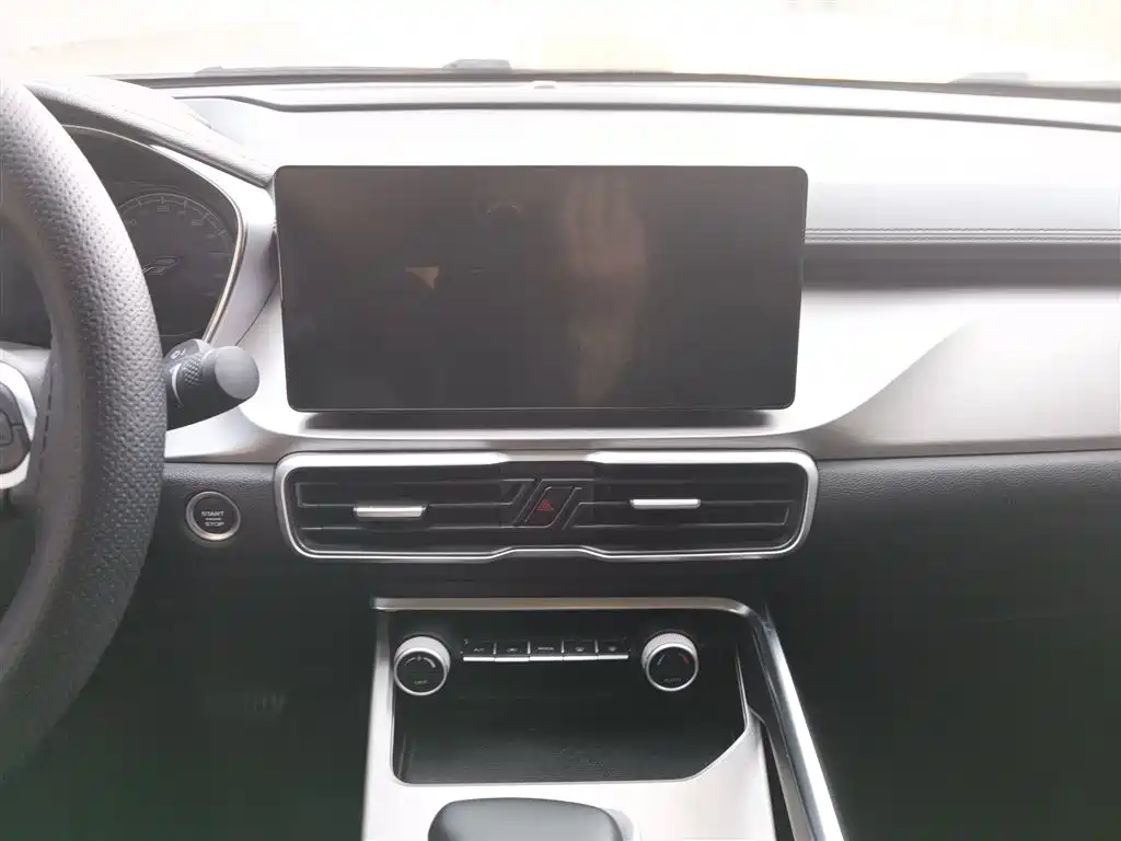 Фото 22 - Geely Coolray