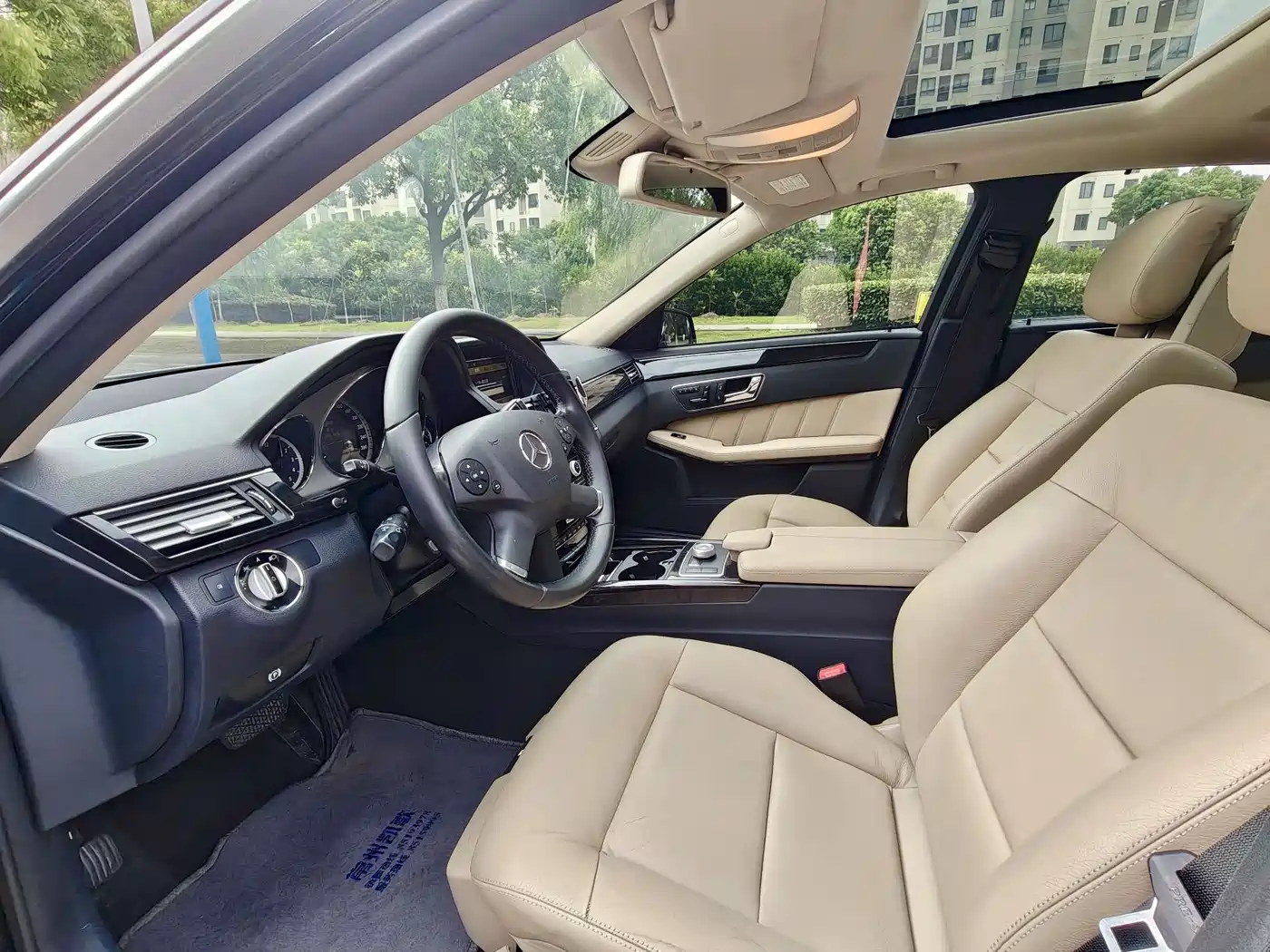 Mercedes-Benz E-Class (Import) 2010 Model E 300 Elegance Luxury Edition фото 8