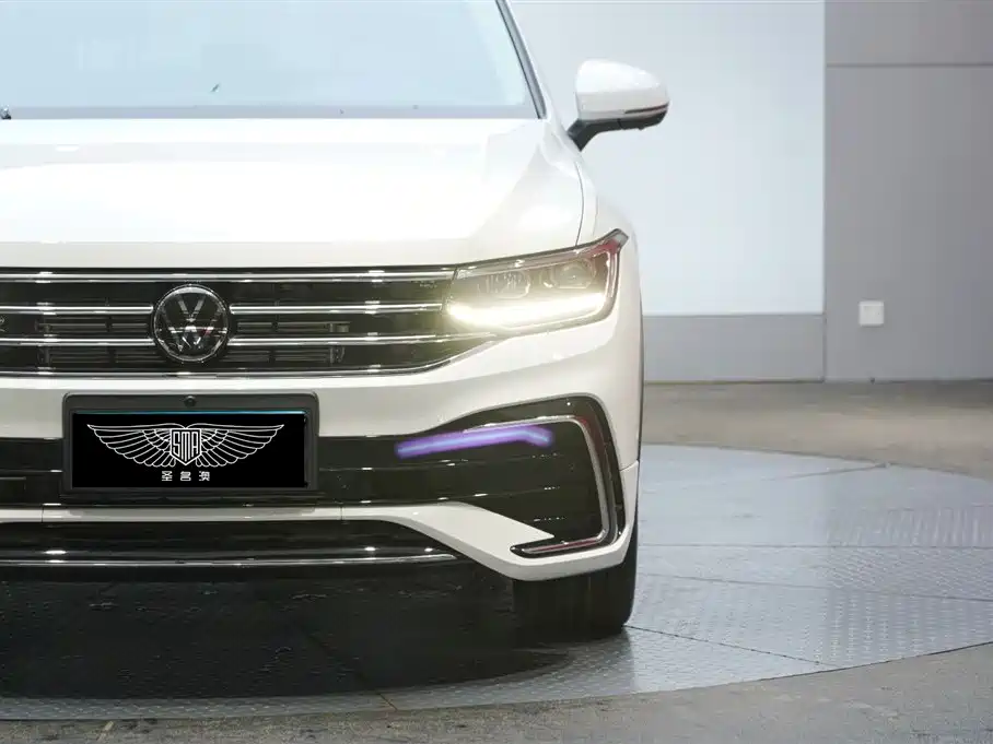 Volkswagen Tiguan L 2023 Facelift 330TSI Auto FWD R-Line Premium фото 3