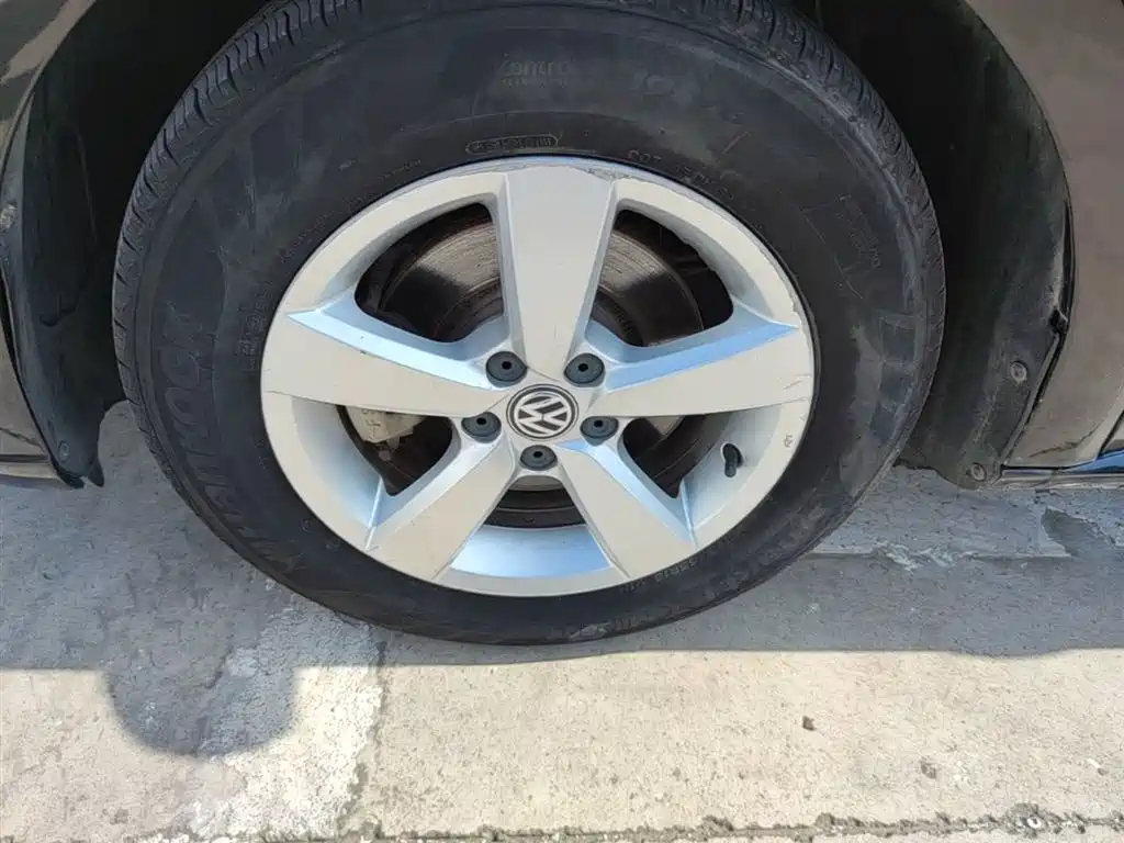 Volkswagen Lavida 2015 1.6L Automatic Trend Edition фото 23