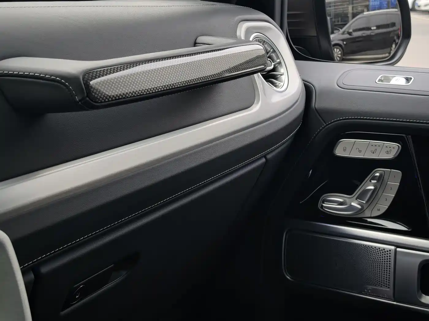 Mercedes-Benz G-Class 2024 G 500 фото 19
