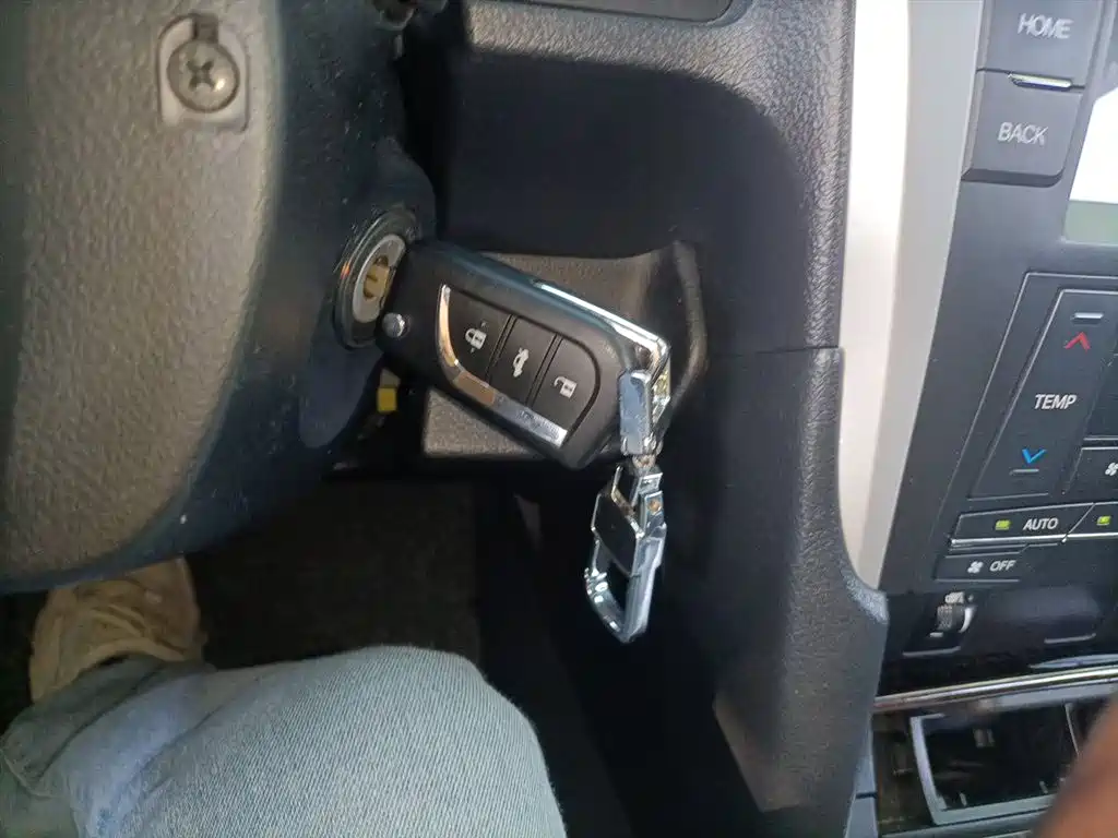 Toyota Camry 2015 2.0G Leading Edition фото 11
