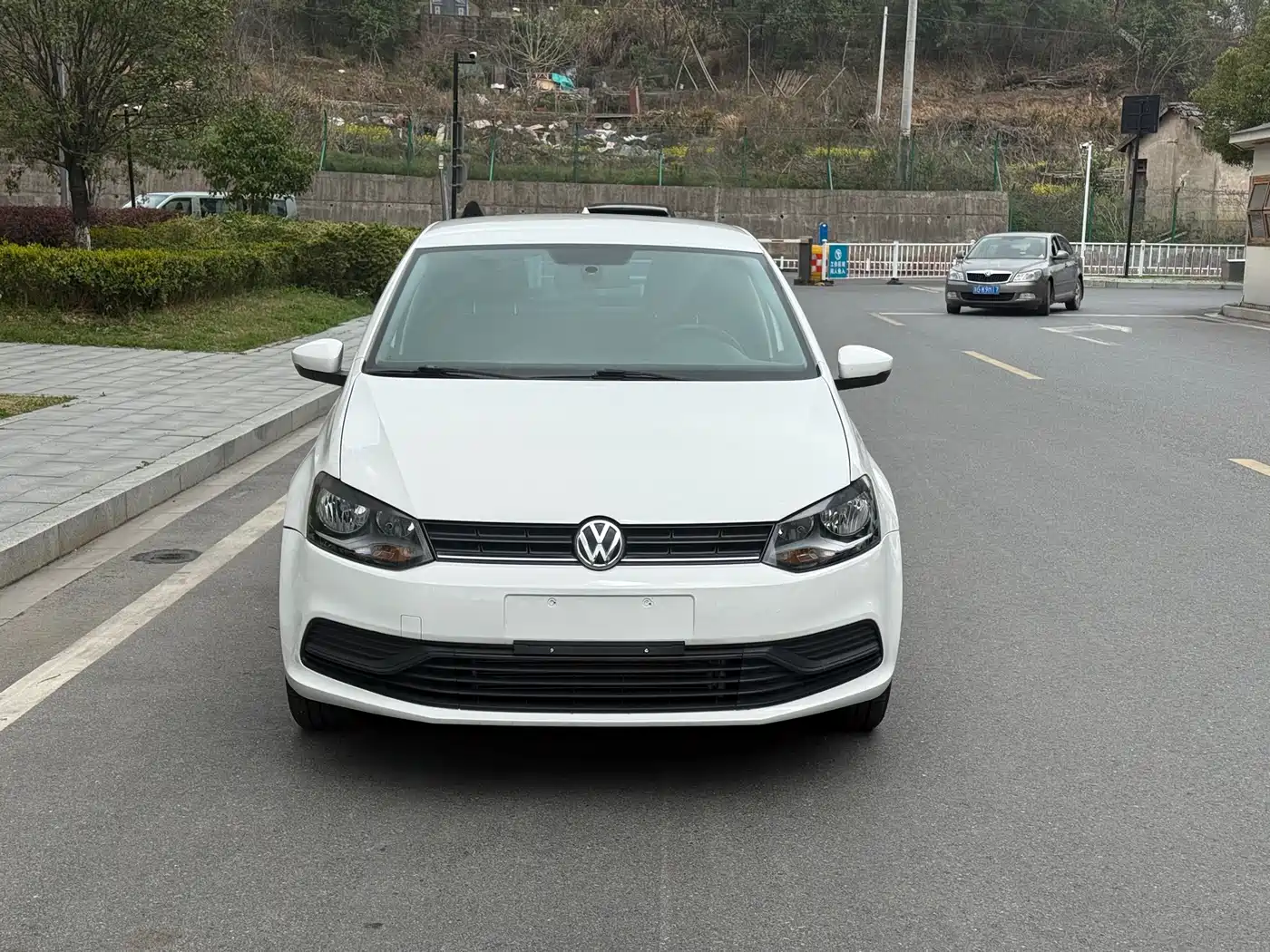 Volkswagen Polo 2016 1.4L Manual Trend фото 2