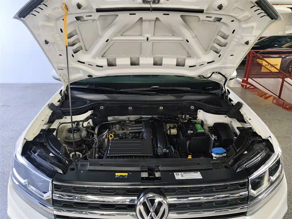 صورة 20 - Volkswagen Tharu
