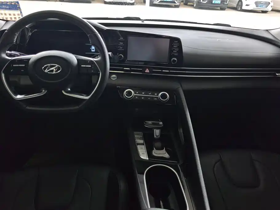 Hyundai Elantra 2021 1.5L CVT GLX Elite Edition фото 12