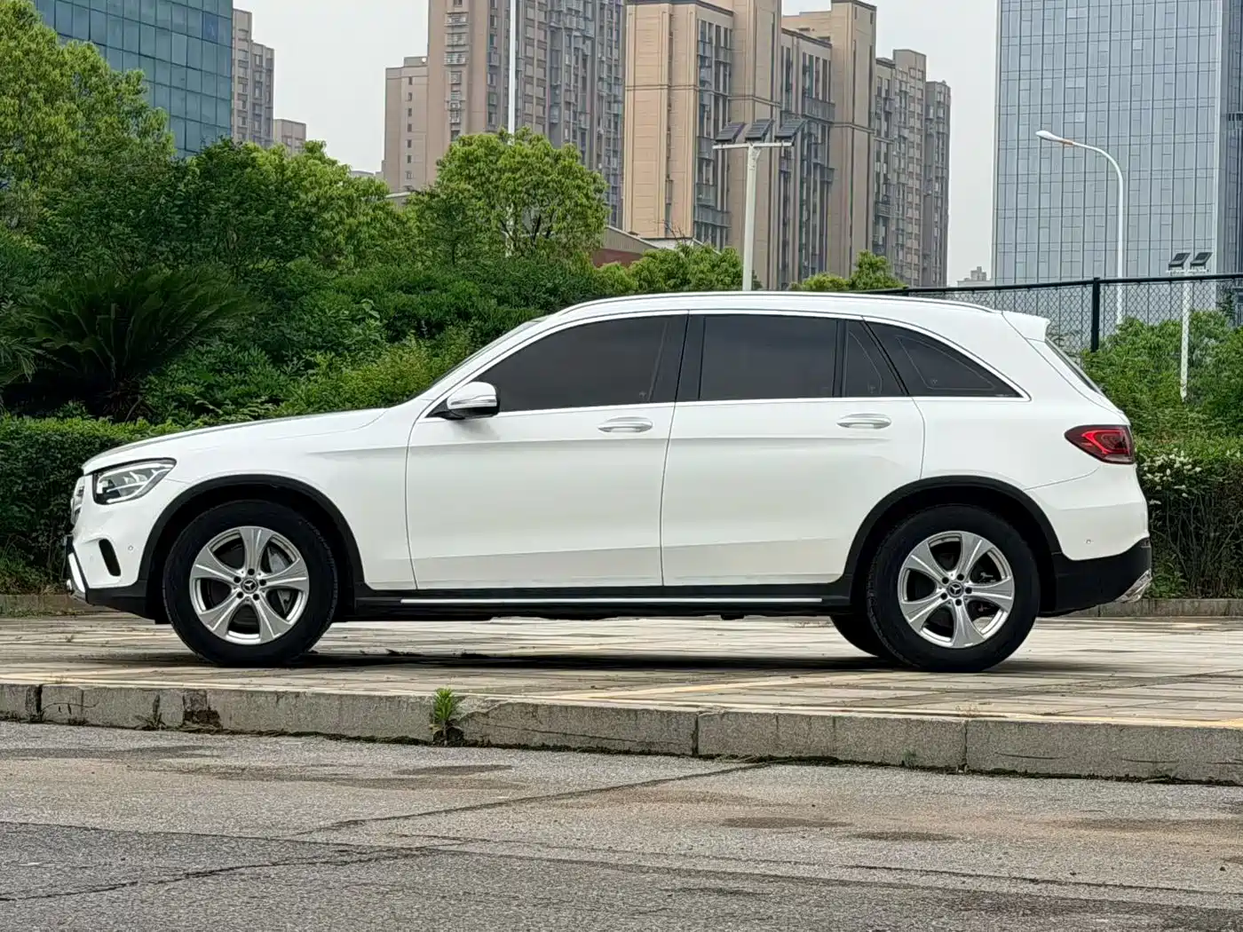 Mercedes-Benz GLC 2020 Facelift GLC 260 L 4MATIC Dynamic фото 9