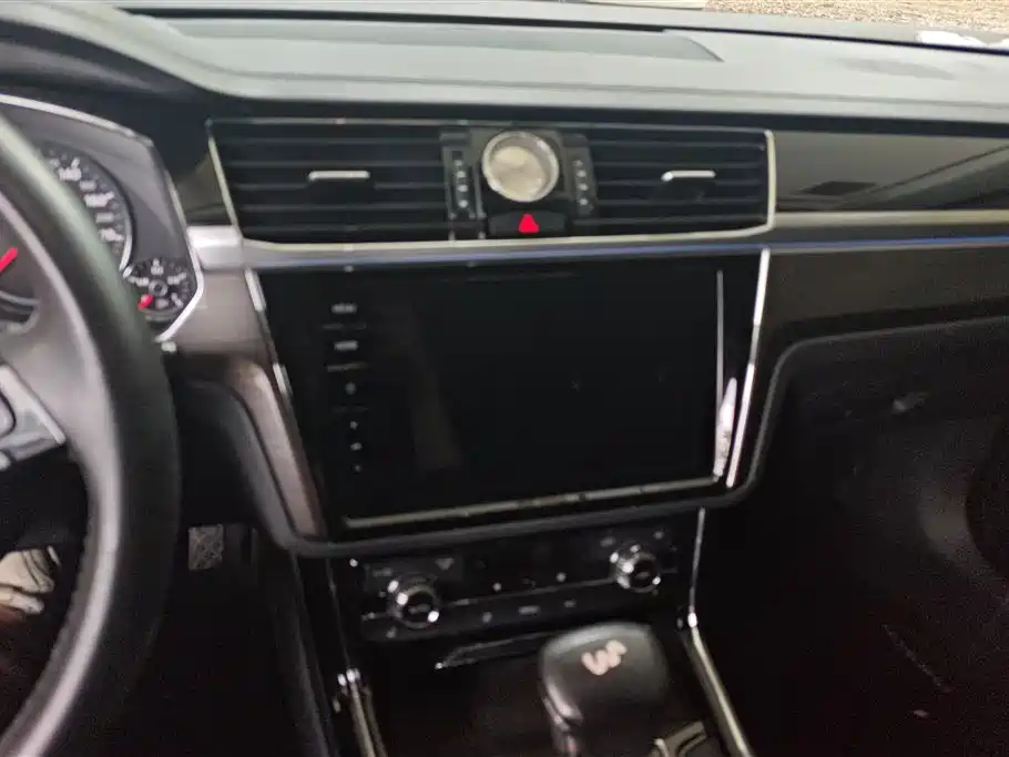 Volkswagen Phideon 2018 Facelift 380TSI FWD Business фото 13