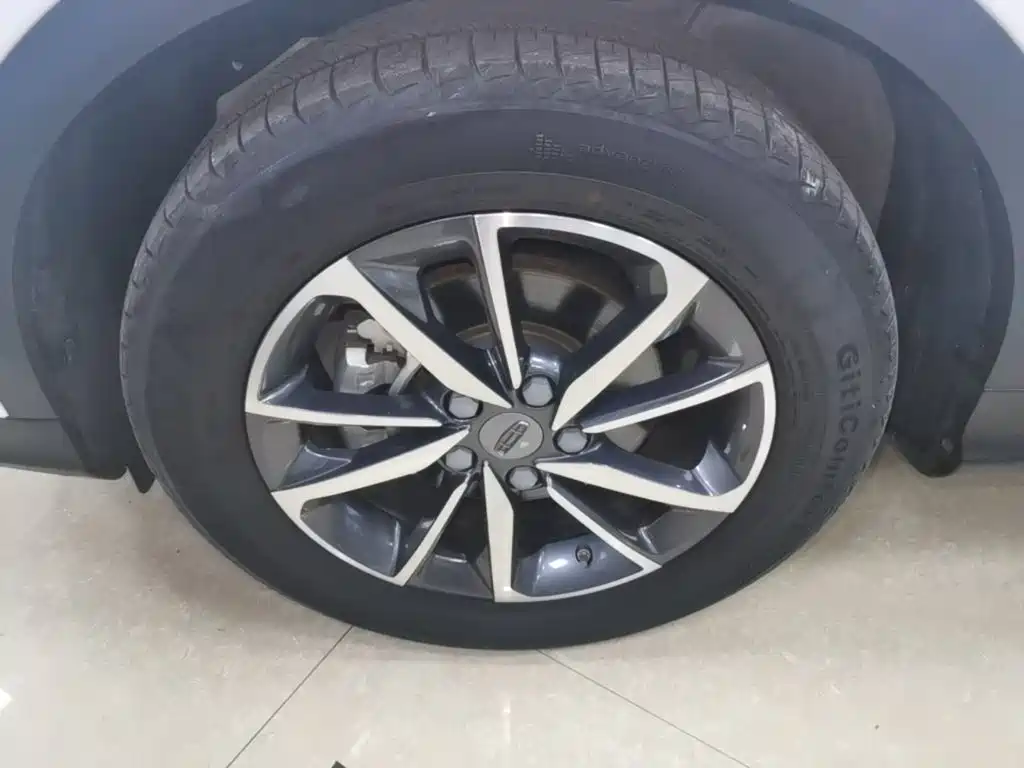 Фото 23 - Geely Coolray