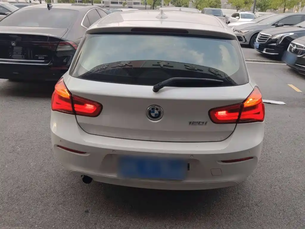 BMW 1 Series (Import) 2015 120i Leading фото 6