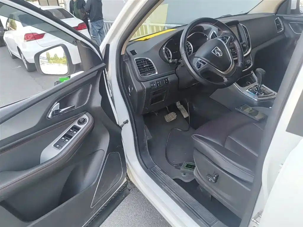 Baojun 560 2017 2016 1.8L iAMT Luxury