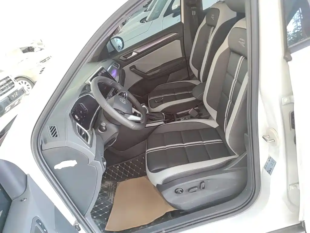 Volkswagen T-ROC 2025 2025 Second Facelift 300TSI DSG 2WD Morning Light Edition