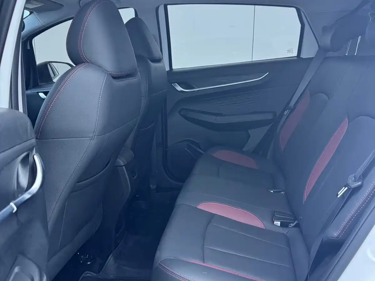 Фото 16 - Geely Vision X3