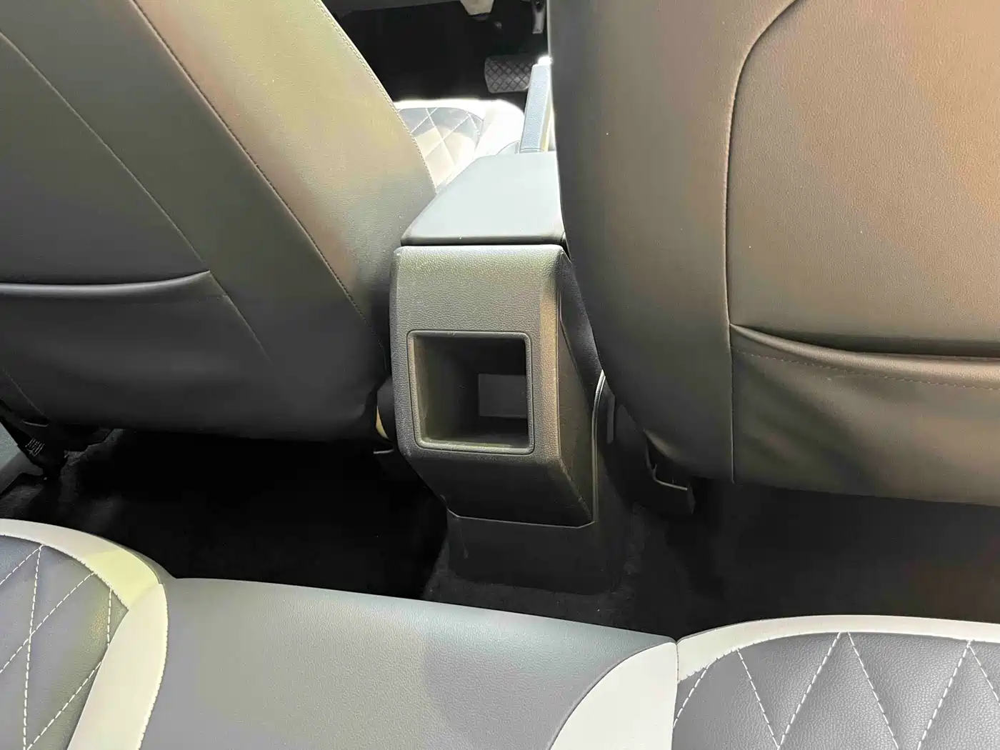 Volkswagen Polo 2019 Plus 1.5L Automatic Colorful Tech Edition фото 19