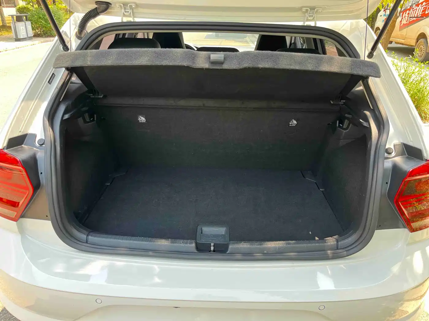 Volkswagen Polo 2019 Plus 1.5L Automatic Colorful Tech Edition фото 28