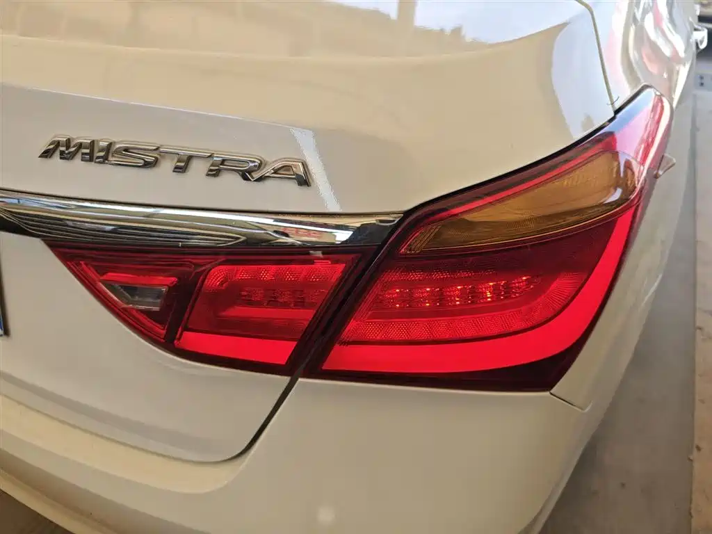 Hyundai Mistra 2014 1.8L Auto Premium DLX фото 24