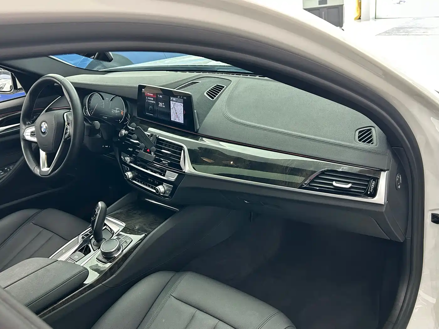 BMW 5 Series 2018 525Li Luxury Package фото 10