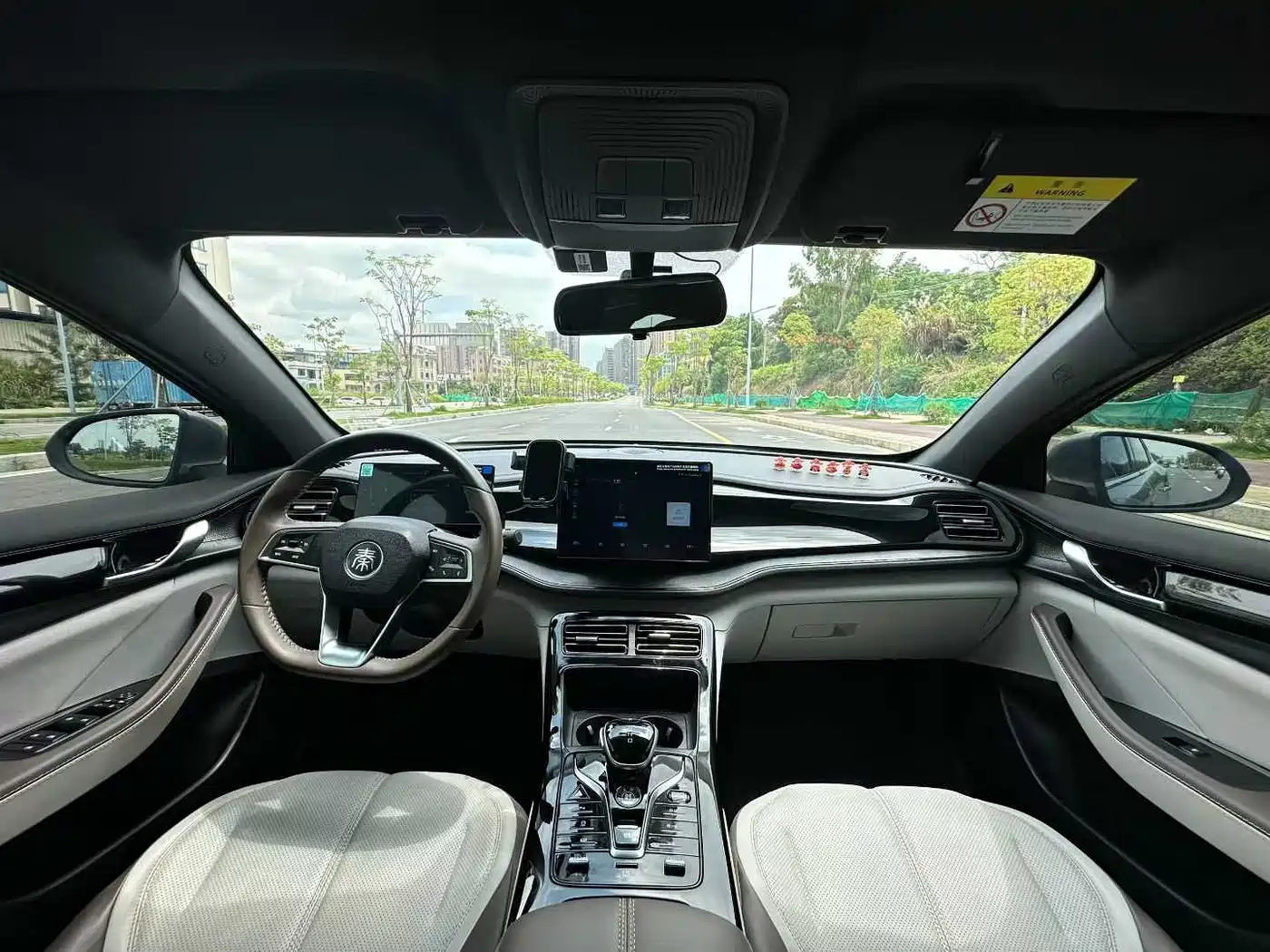 BYD Qin PLUS 2024 Glory Edition DM-i 55KM Leading фото 6