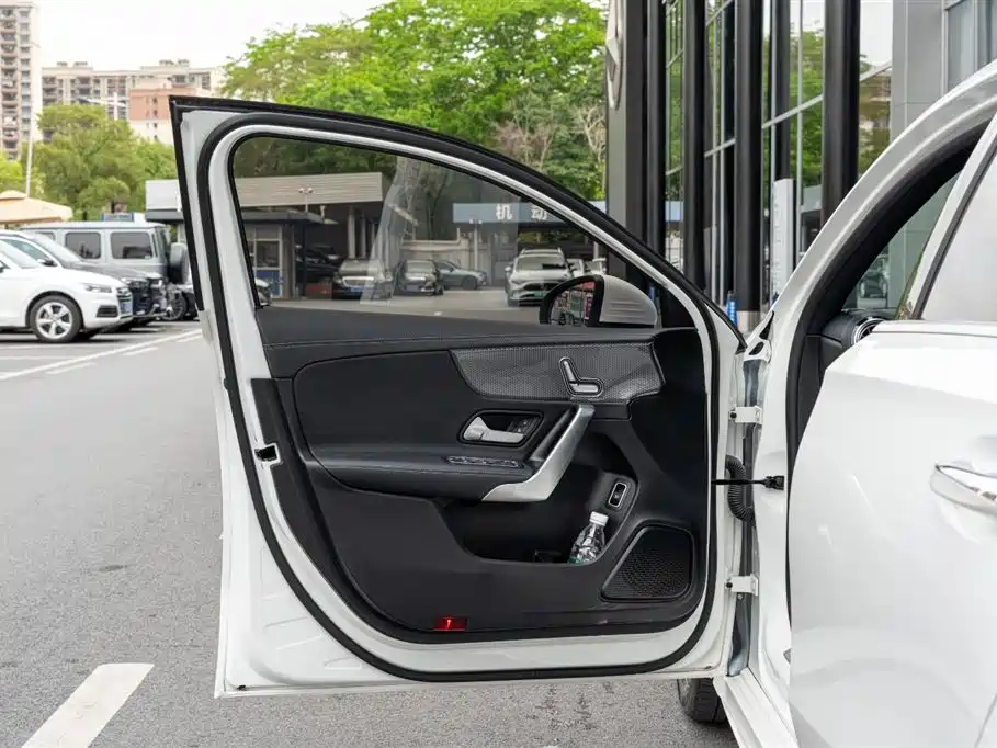 Mercedes-Benz A-Class 2023 A 200 L Fashion фото 15